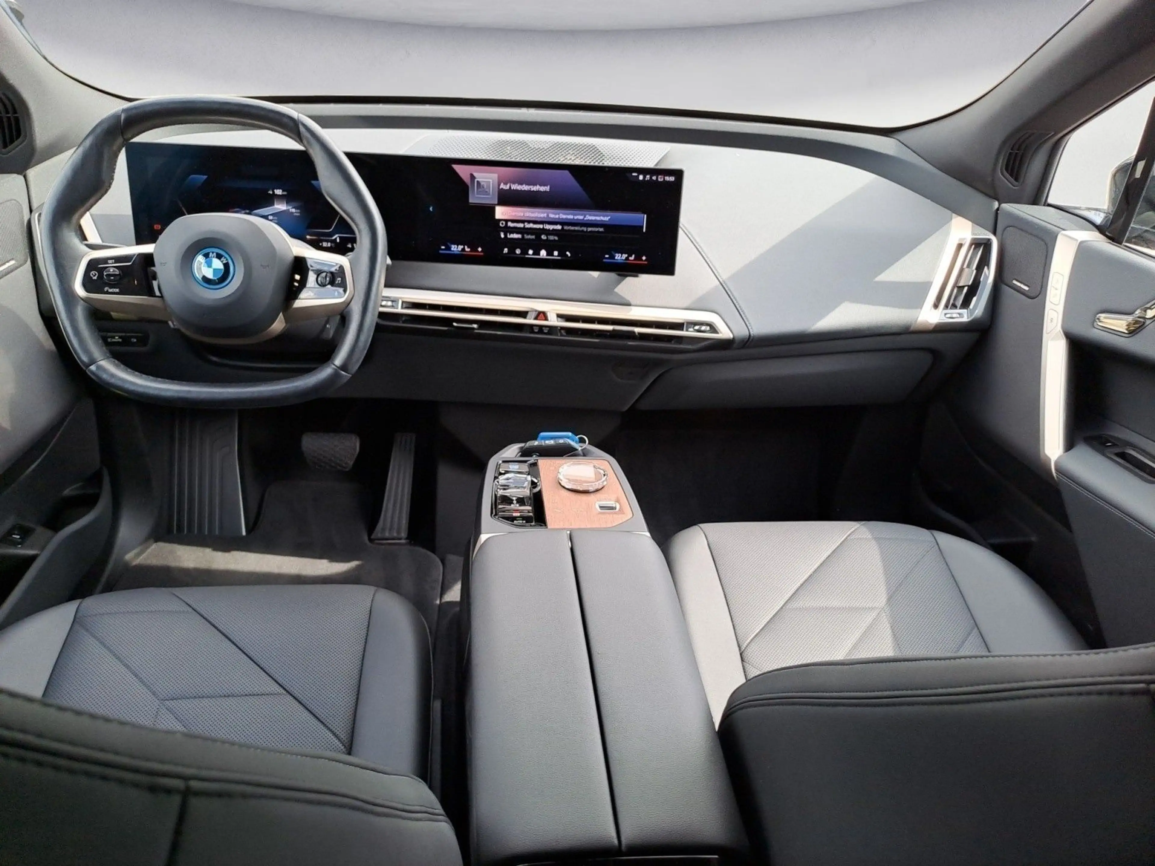 BMW iX xDrive40 Sportpaket Klimaaut. Komfortzugang — photo 13