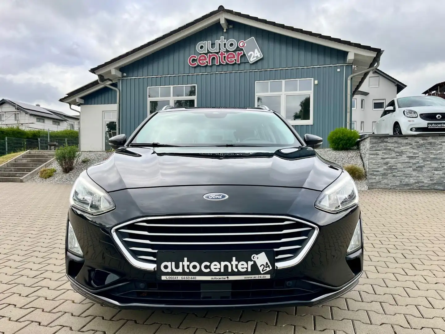 Ford Focus Turnier Cool & C.°AHK°SHZ°NAVI°LED°PDC Schwarz - 2