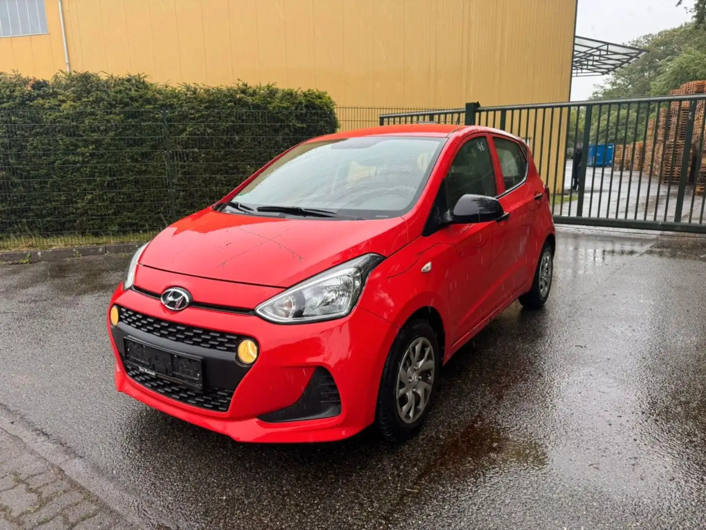 Hyundai i10 Select Automatik Rot - 1