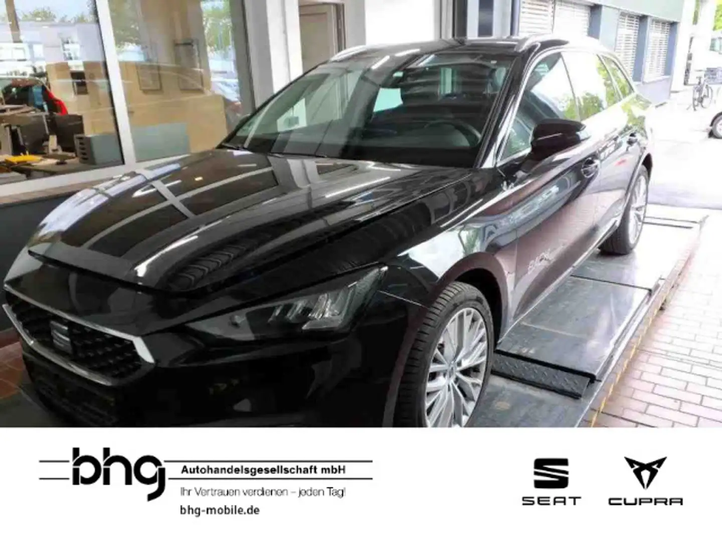 SEAT Leon Sportstourer 2.0 TDI DSG Xcellence Standhei Schwarz - 1