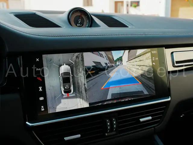 Porsche Cayenne view 14