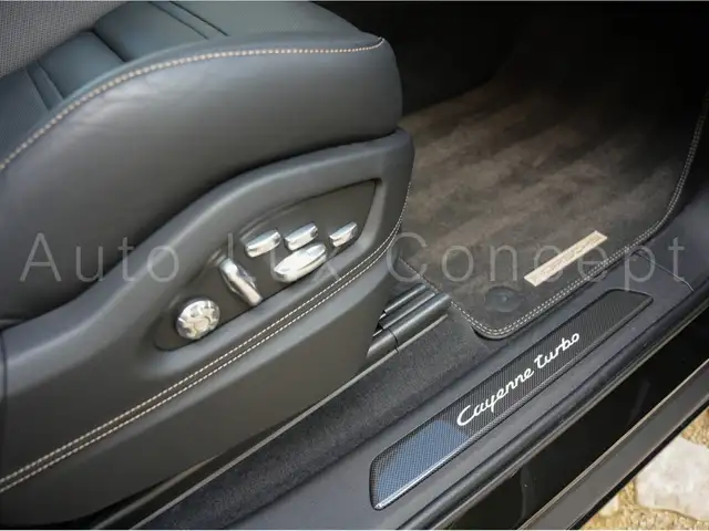 Porsche Cayenne view 15