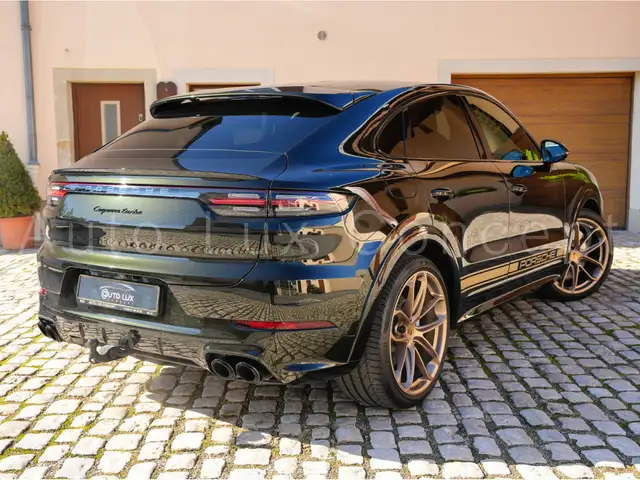 Porsche Cayenne view 3