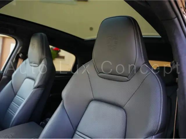 Porsche Cayenne view 7