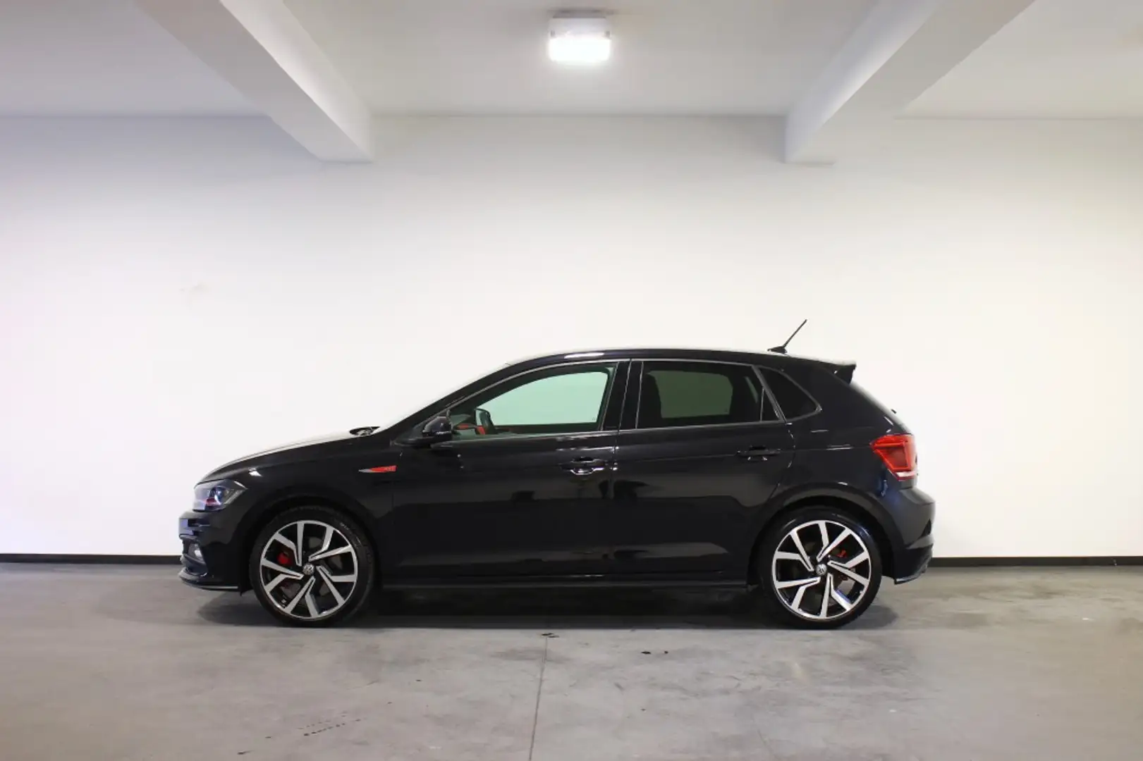 Volkswagen Polo GTI 2.0 TSI GTI Zwart - 2