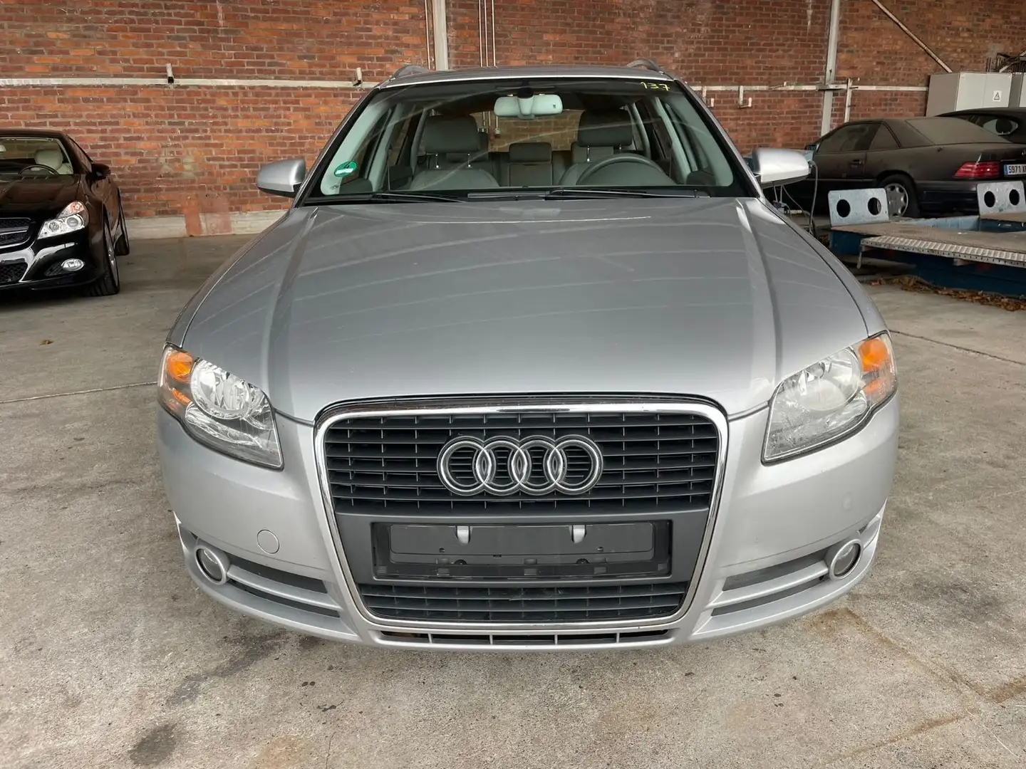 Audi A4 Avant 2.0/TÜV& INSPEKTION NEU/AHK Silber - 2