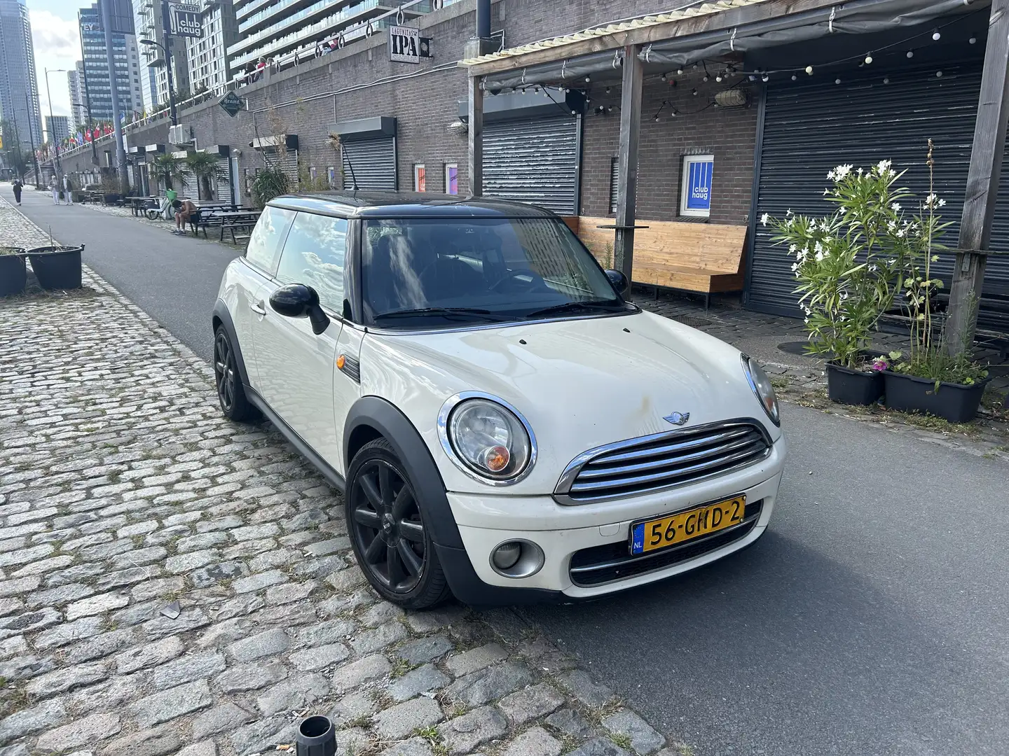 MINI Cooper D 1.6 Beige 3 Doors - 1