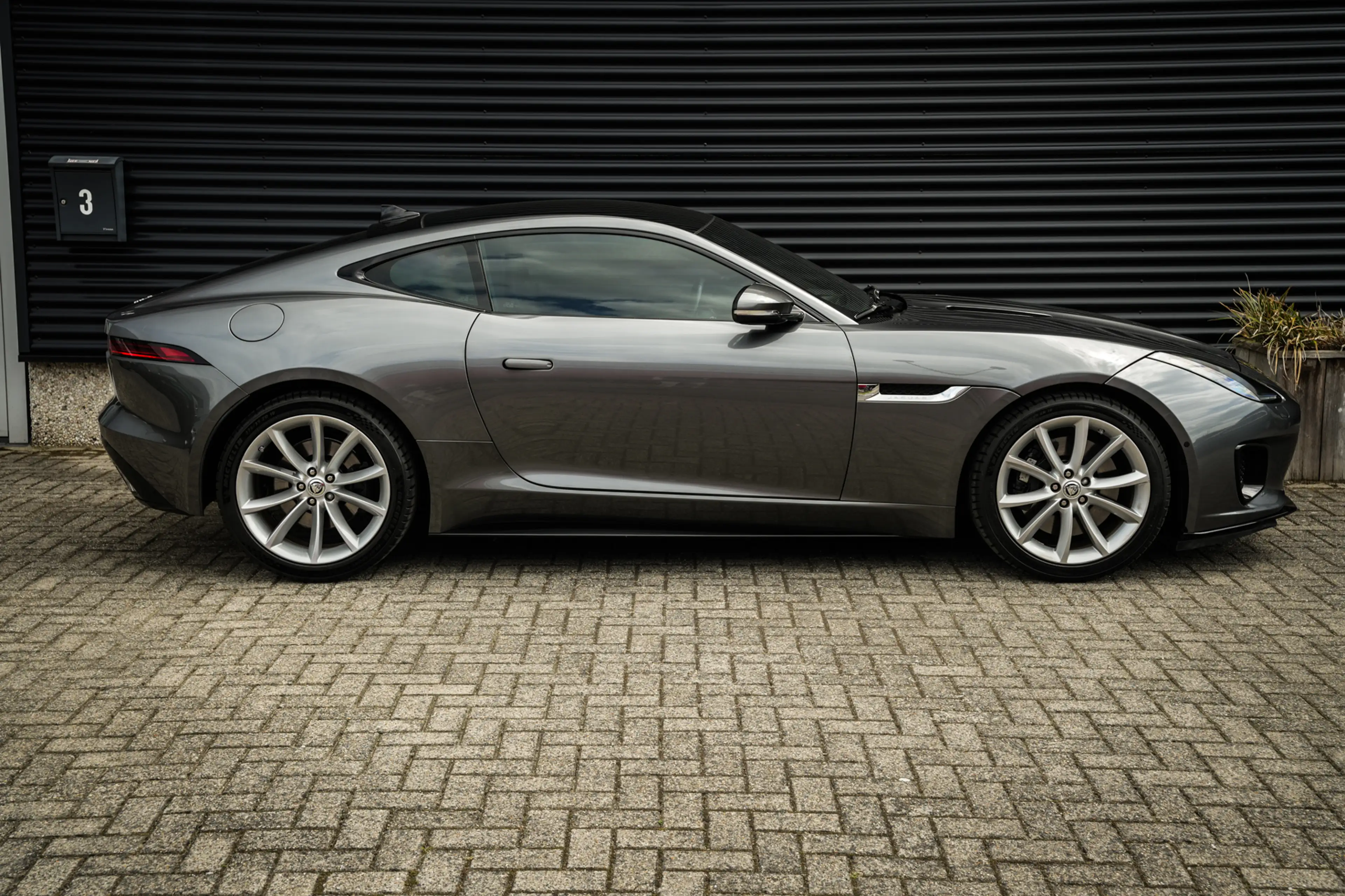 Jaguar F-Type 2.0T P300 R-Dynamic | LED | Panoramadak | Meridian — photo 21