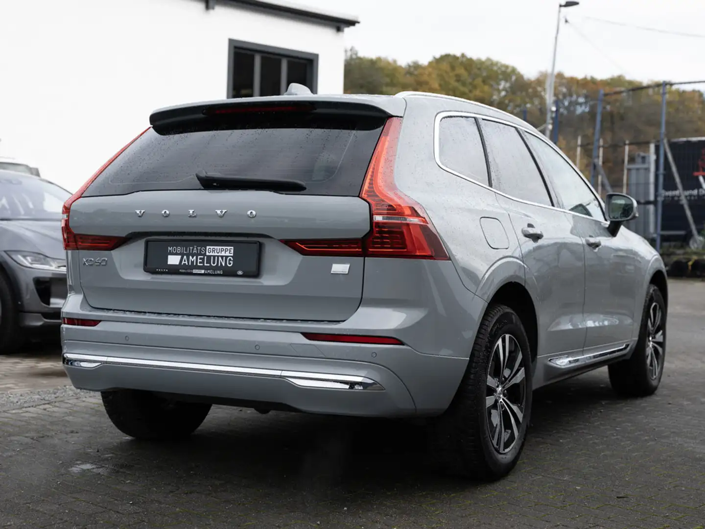 Volvo XC60 T6 Core Recharge Plug-In Hybrid LED PANO Grau - 2