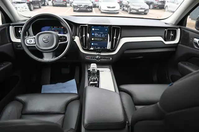 Volvo XC60 view 11