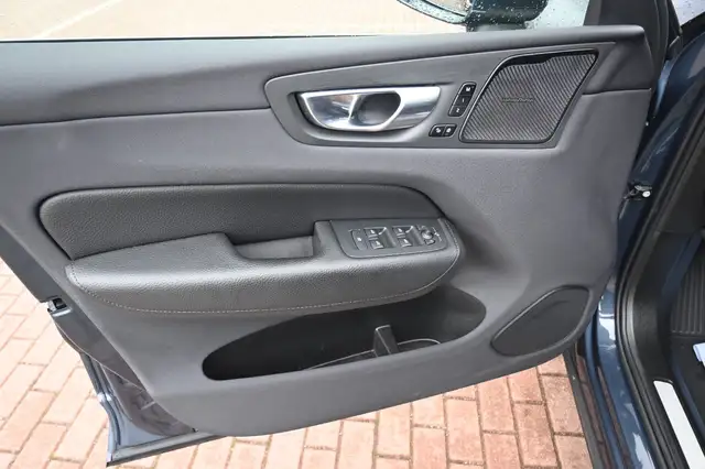 Volvo XC60 view 12