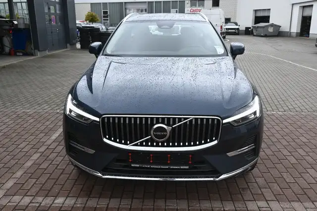 Volvo XC60 view 3