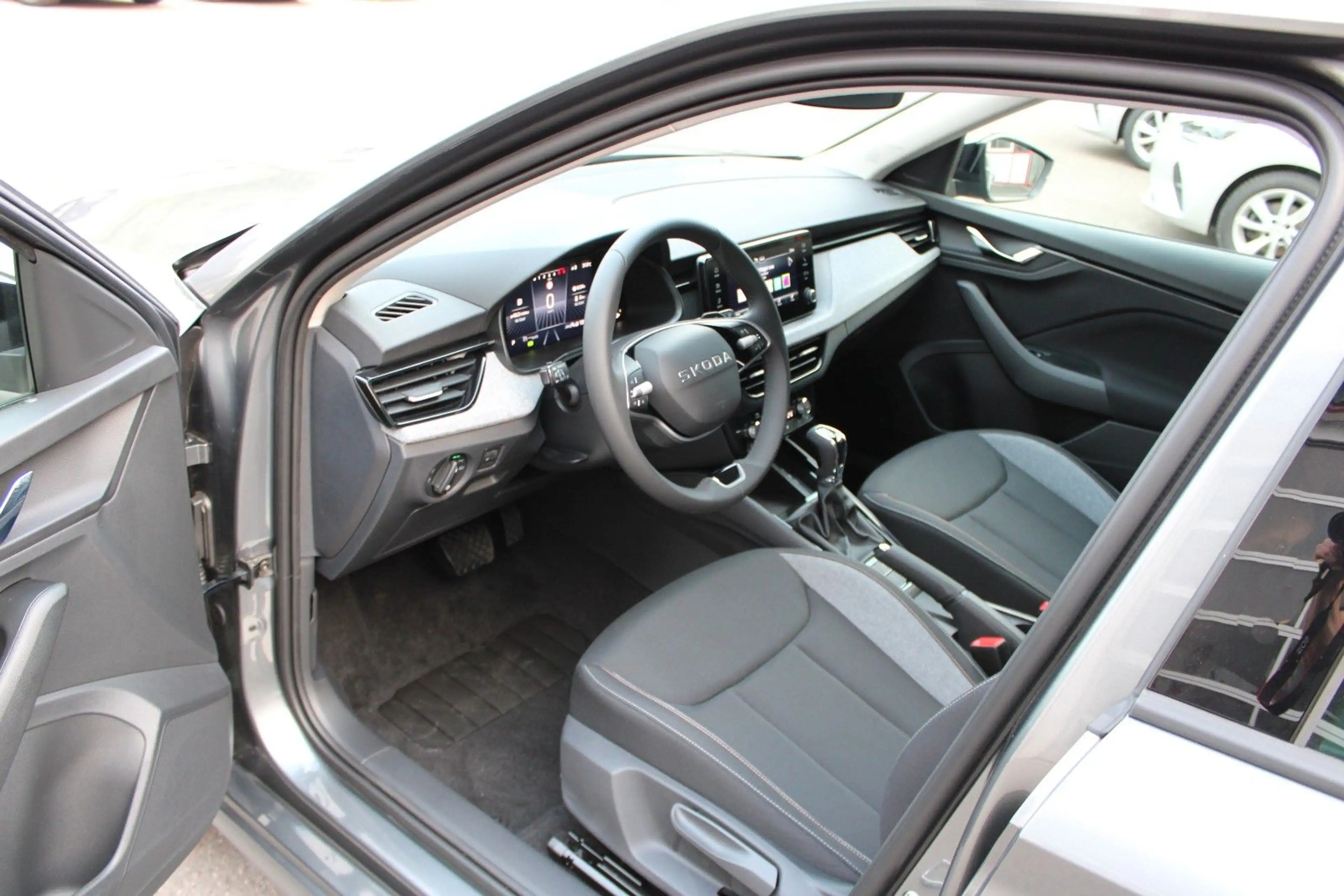 Skoda Kamiq 1.5 TSI DSG Selection + Black Paket + AHK — photo 6