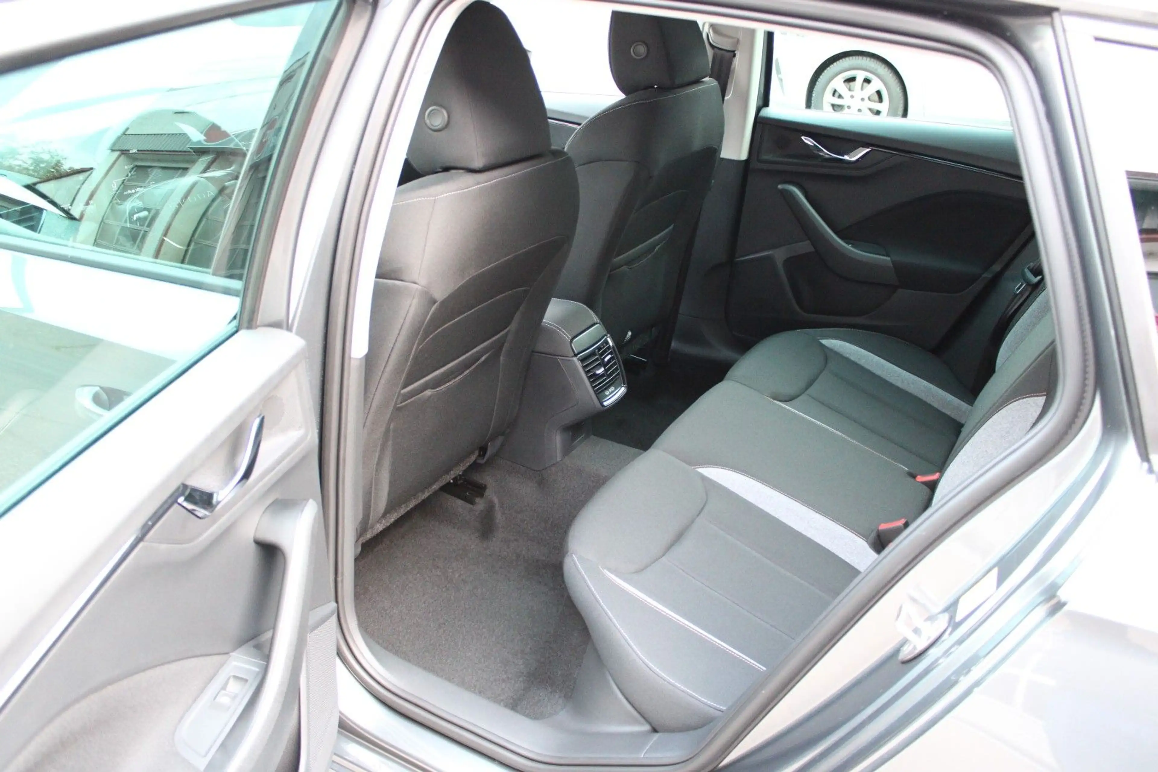 Skoda Kamiq 1.5 TSI DSG Selection + Black Paket + AHK — photo 9