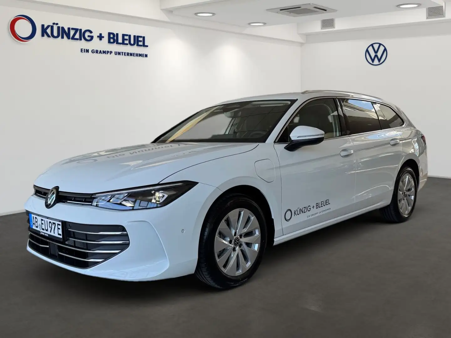 Volkswagen Passat Variant Business 1,5 l eHybrid 150 PS Nav Weiß - 1