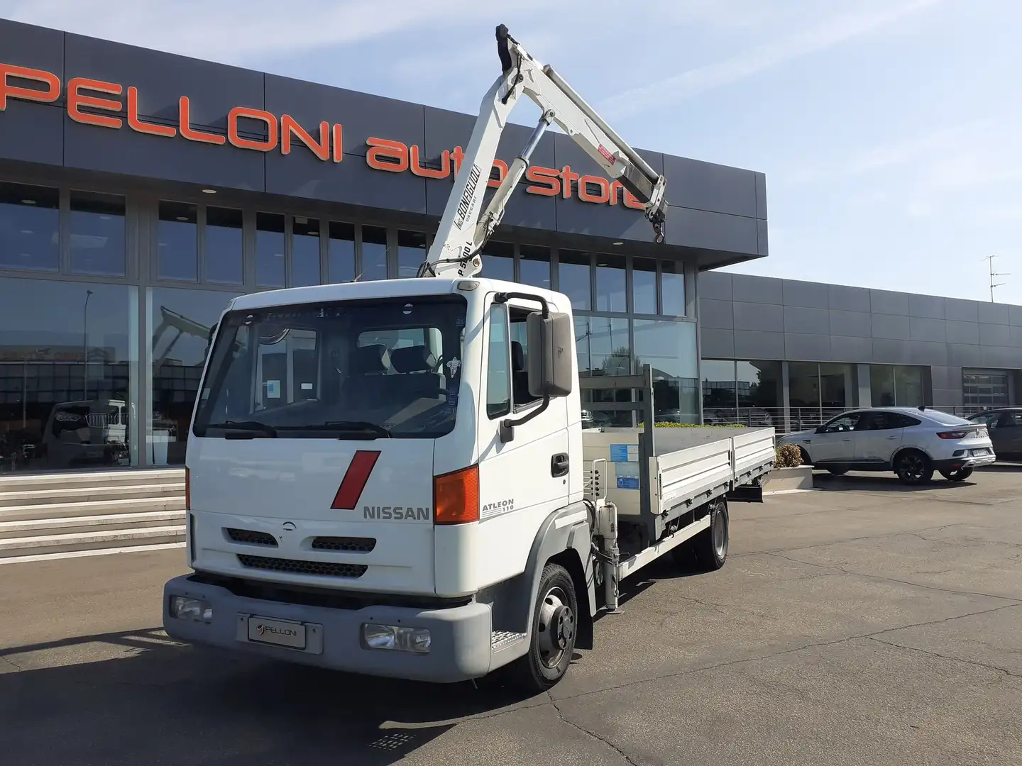 Nissan Cabstar 56 Q.LI - PAT.C - GRU BONFIGLIOLI 5000 - PREZZO Білий - 1