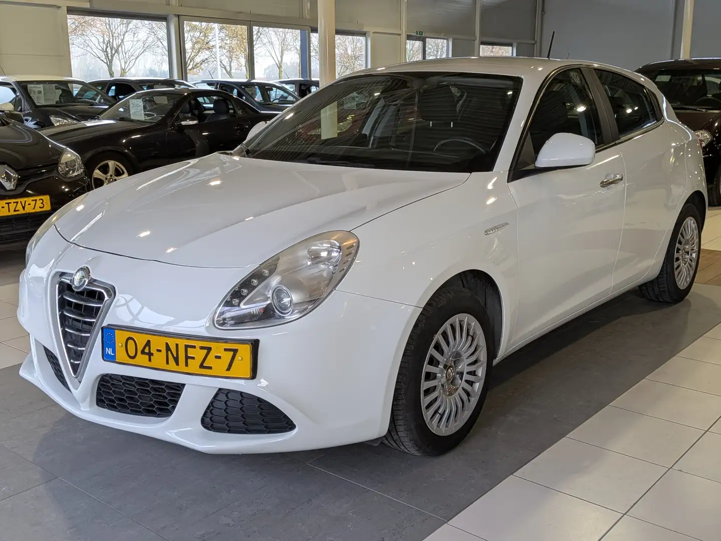 Alfa Romeo Giulietta 1.4 T Progression Airco, NAP, Cruise Control, Stuu Wit - 2