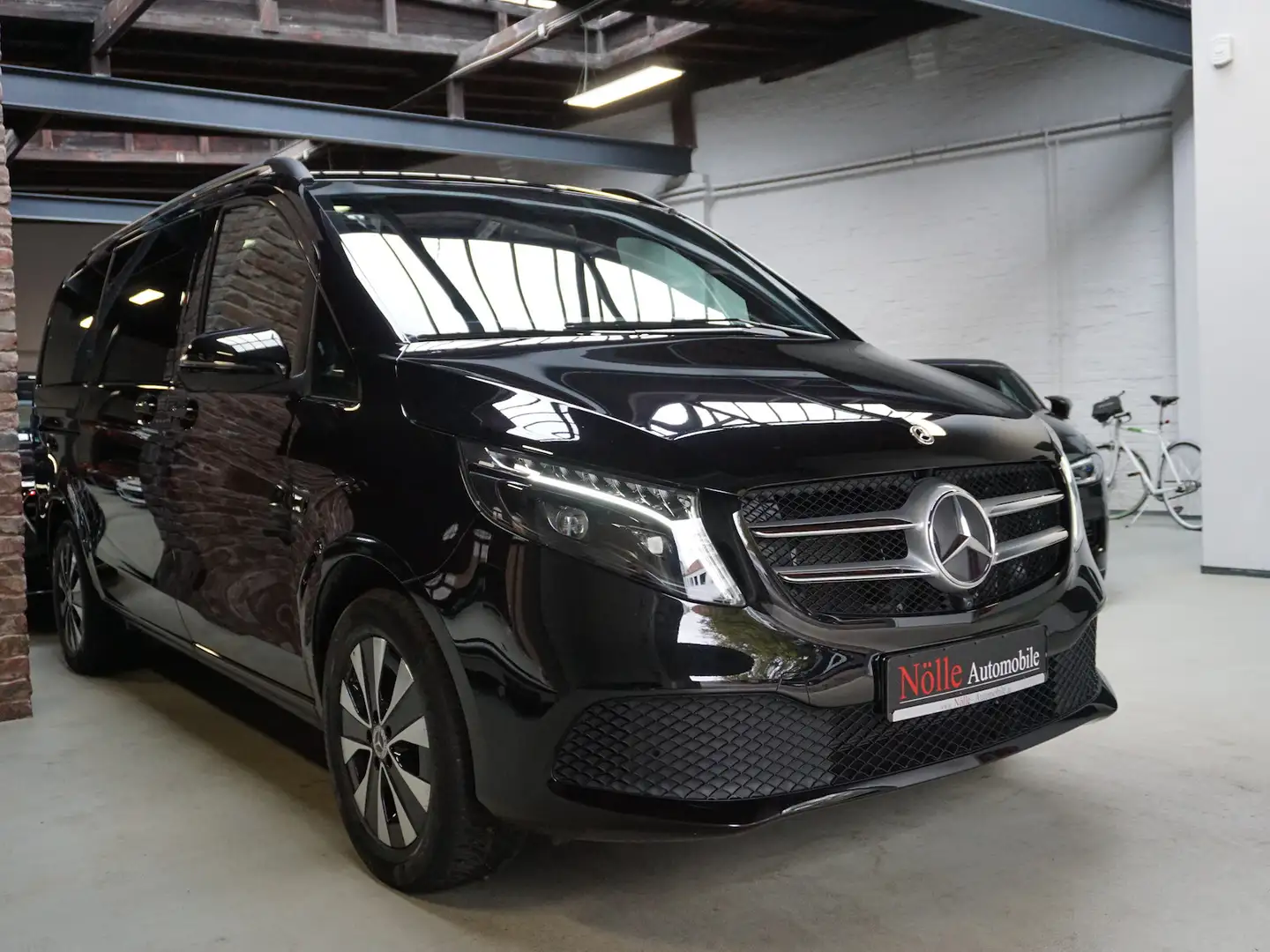 Mercedes-Benz V 300 d 4M lang Leder 360° Mbux Pano AHK StdHz Schwarz - 2