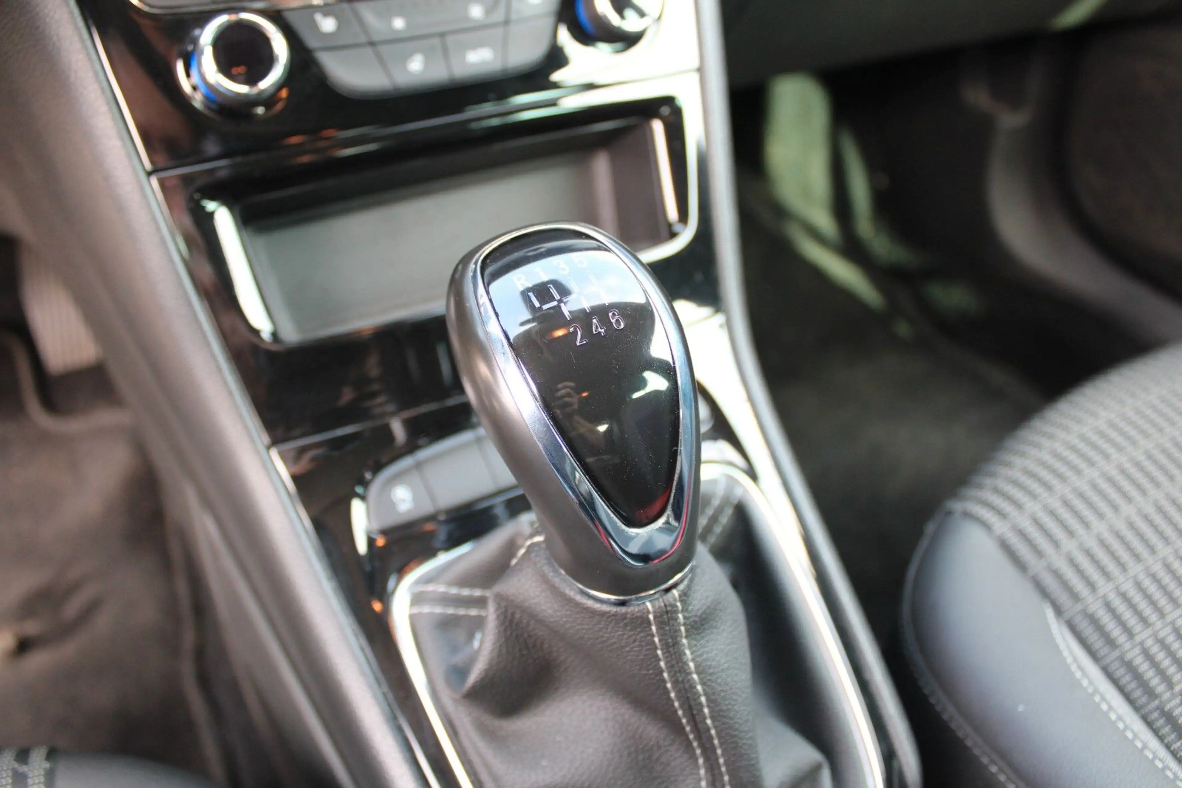 Opel Astra K Sports Tourer Design & Tech Start/Stop — photo 12