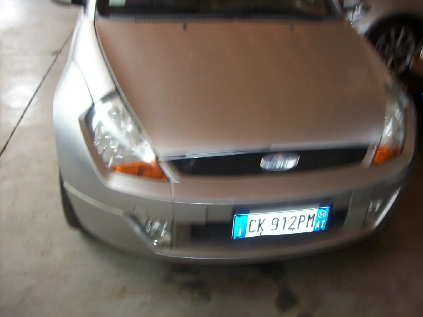 Ford Ka/Ka+ StreetKa 1.6 95cv Gris - 2