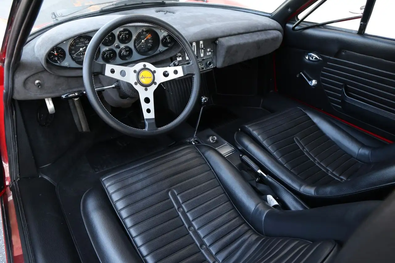 Ferrari 246 Dino GT "Matching Numbers + Colors", foto 3
