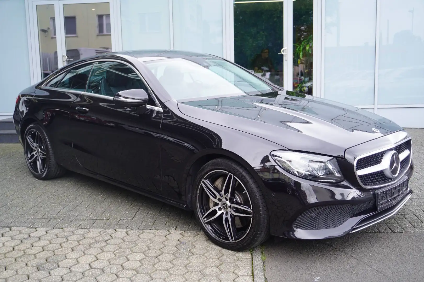 Mercedes-Benz E 350 d Coupe 4M Avantgarde Widescreen/19" AMG Noir - 1