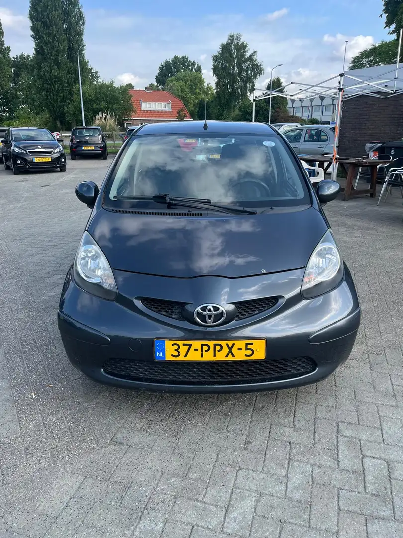 Toyota Aygo 1.0-12V + AUTOMAAT nieuwe koppeling, uitlaat apk Gris - 1