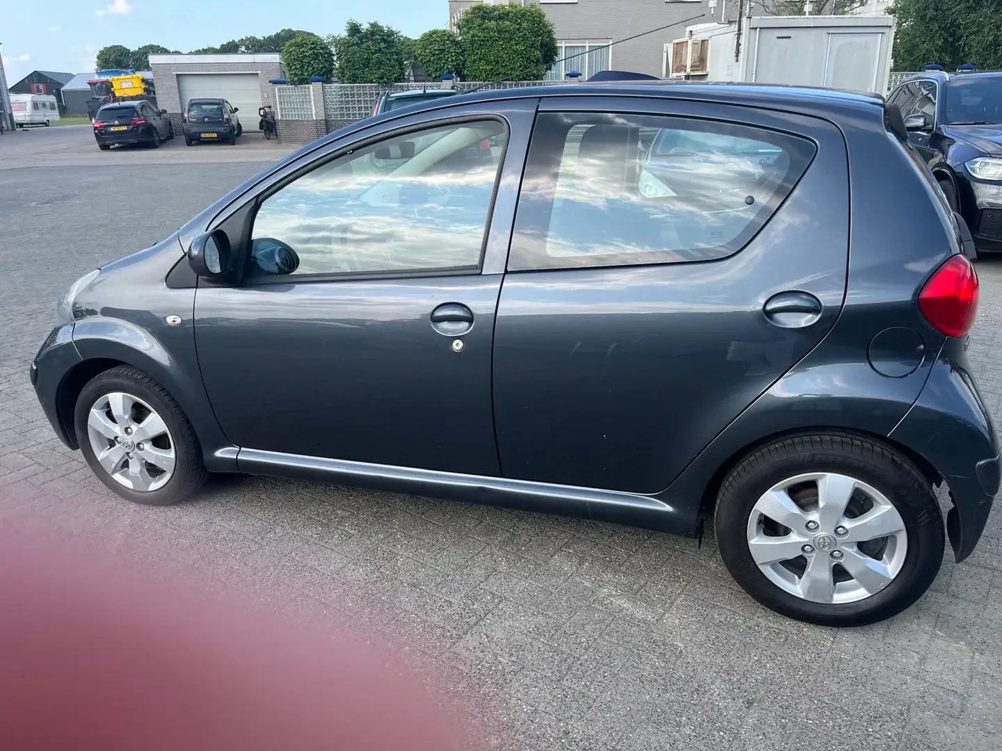 Toyota Aygo 1.0-12V + AUTOMAAT nieuwe koppeling, uitlaat apk Gris - 2