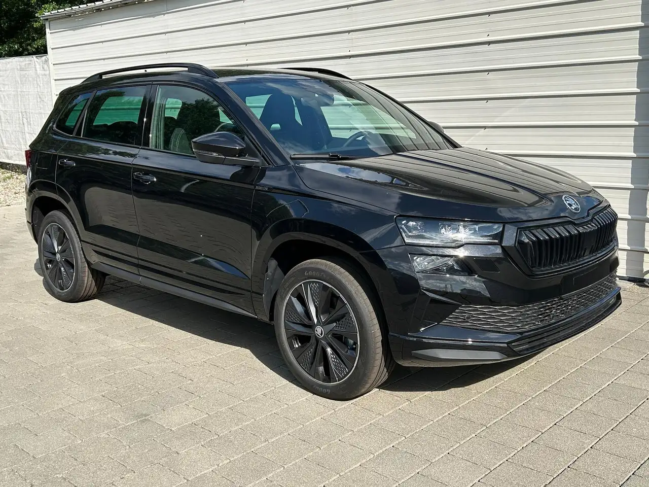 Skoda Karoq Sportline 2.0 TDI DSG AHK*NAVI*Android Auto**SHZ*K — photo 1 of 17
