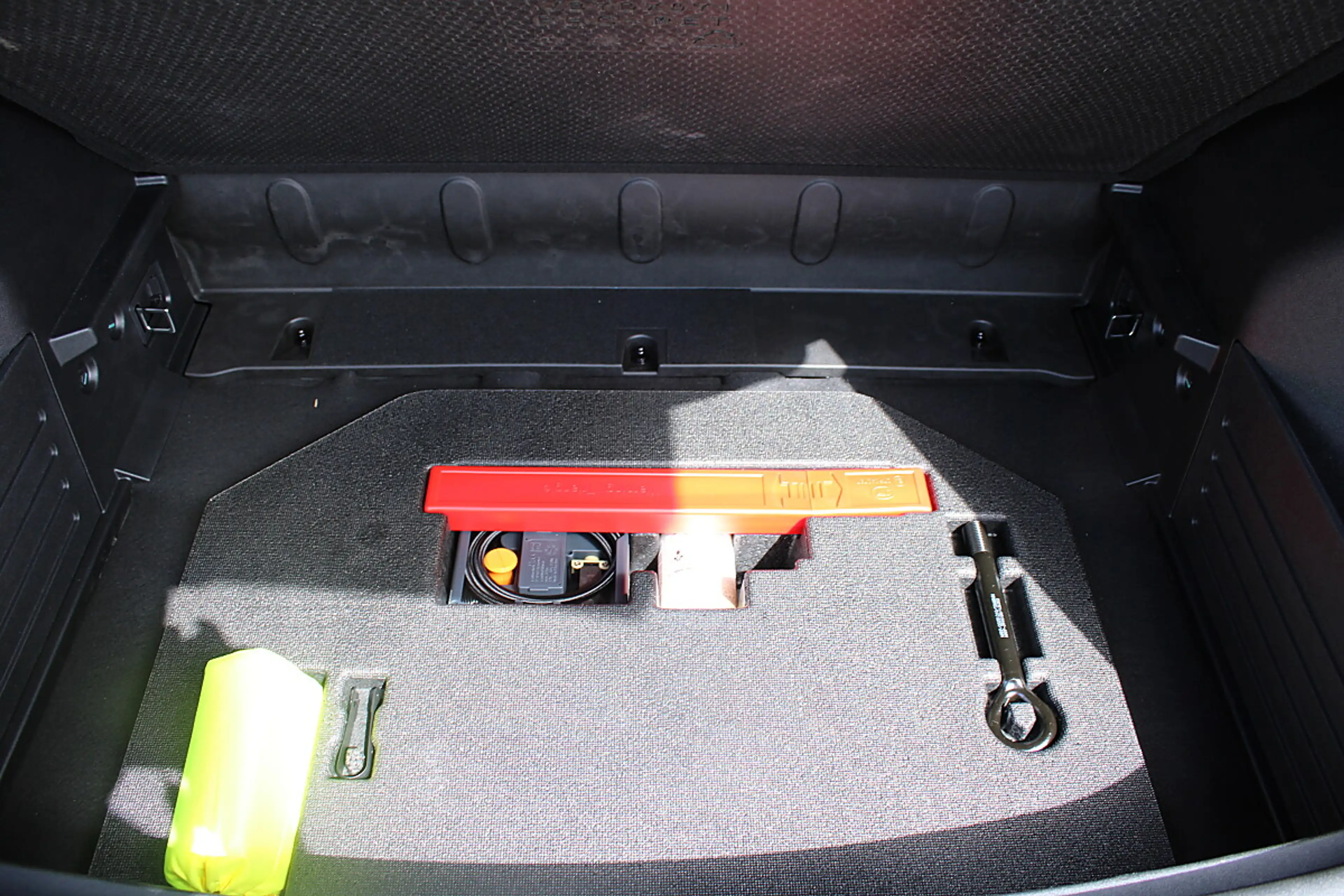 BYD Atto 2 Atto2 DM-i PHEV 18kWh Boost Österreich Paket — photo 6