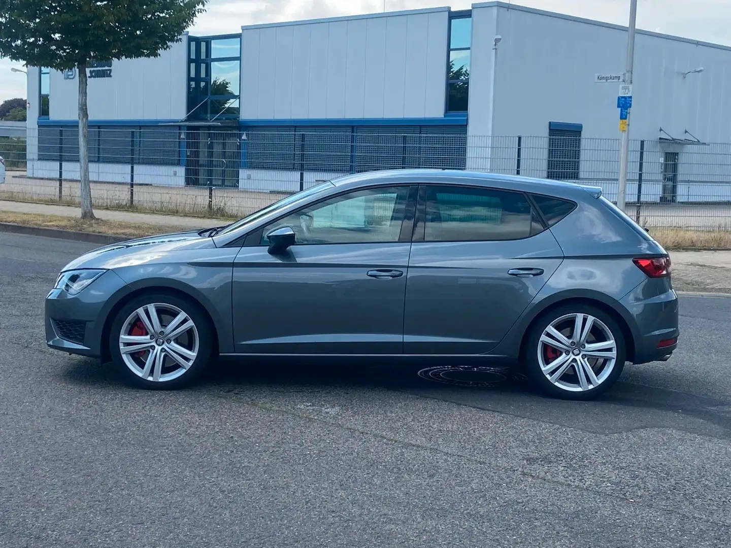 SEAT Leon Cupra 265*Autom.*Navi*PDC*Tempo* Grau - 2