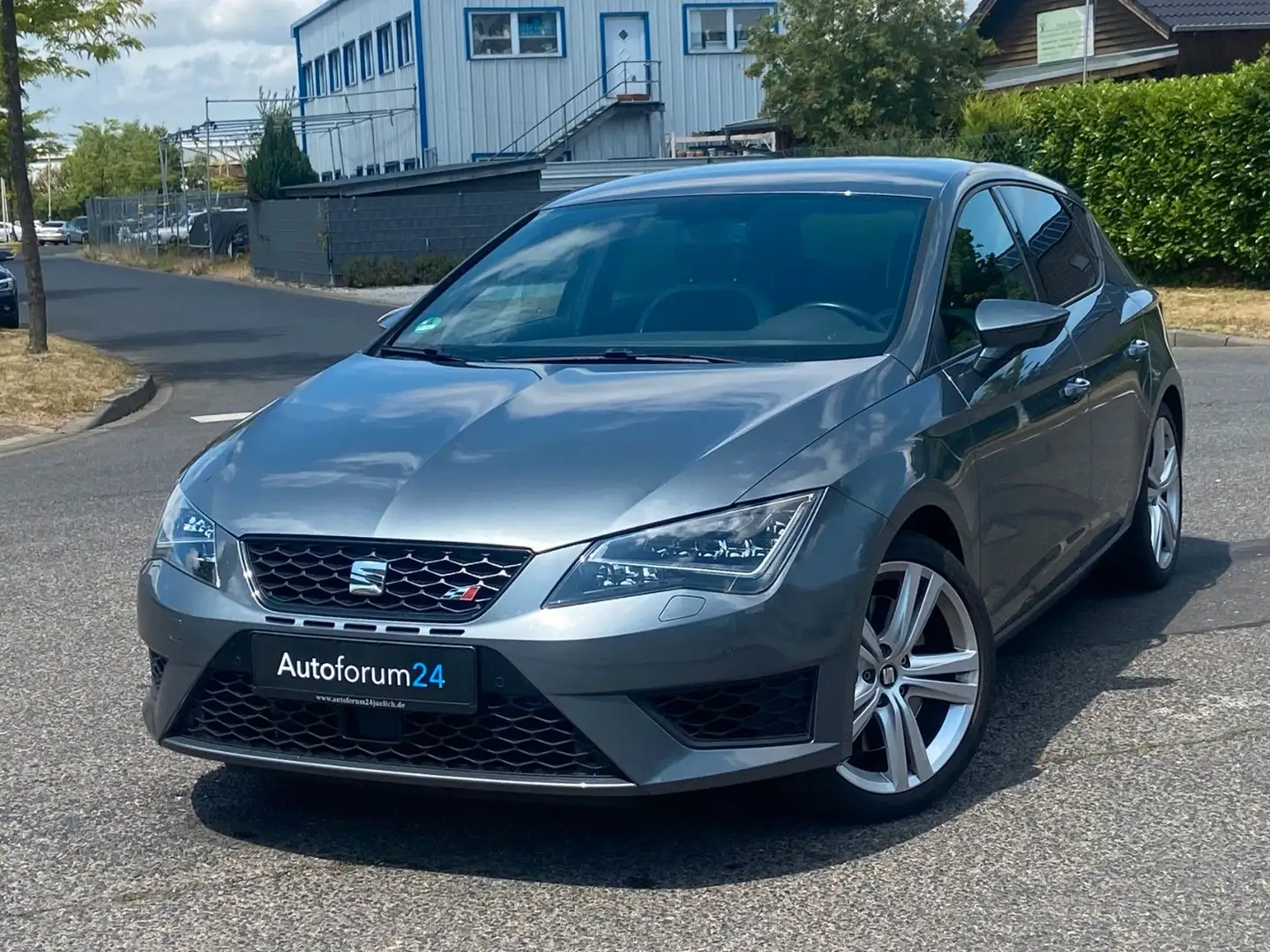 SEAT Leon Cupra 265*Autom.*Navi*PDC*Tempo* Grau - 1