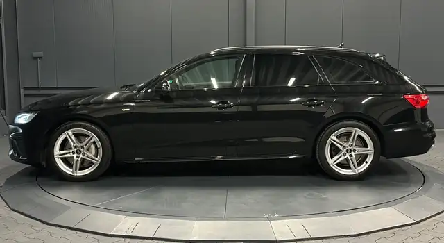 Audi A4 Avant view 2