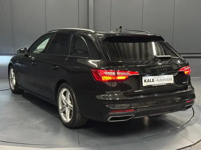 Audi A4 Avant view 3