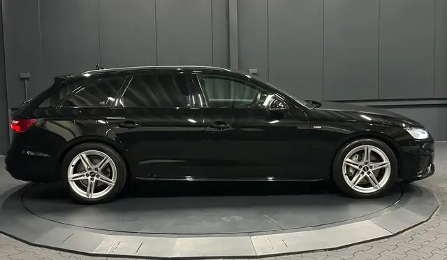 Audi A4 Avant view 6