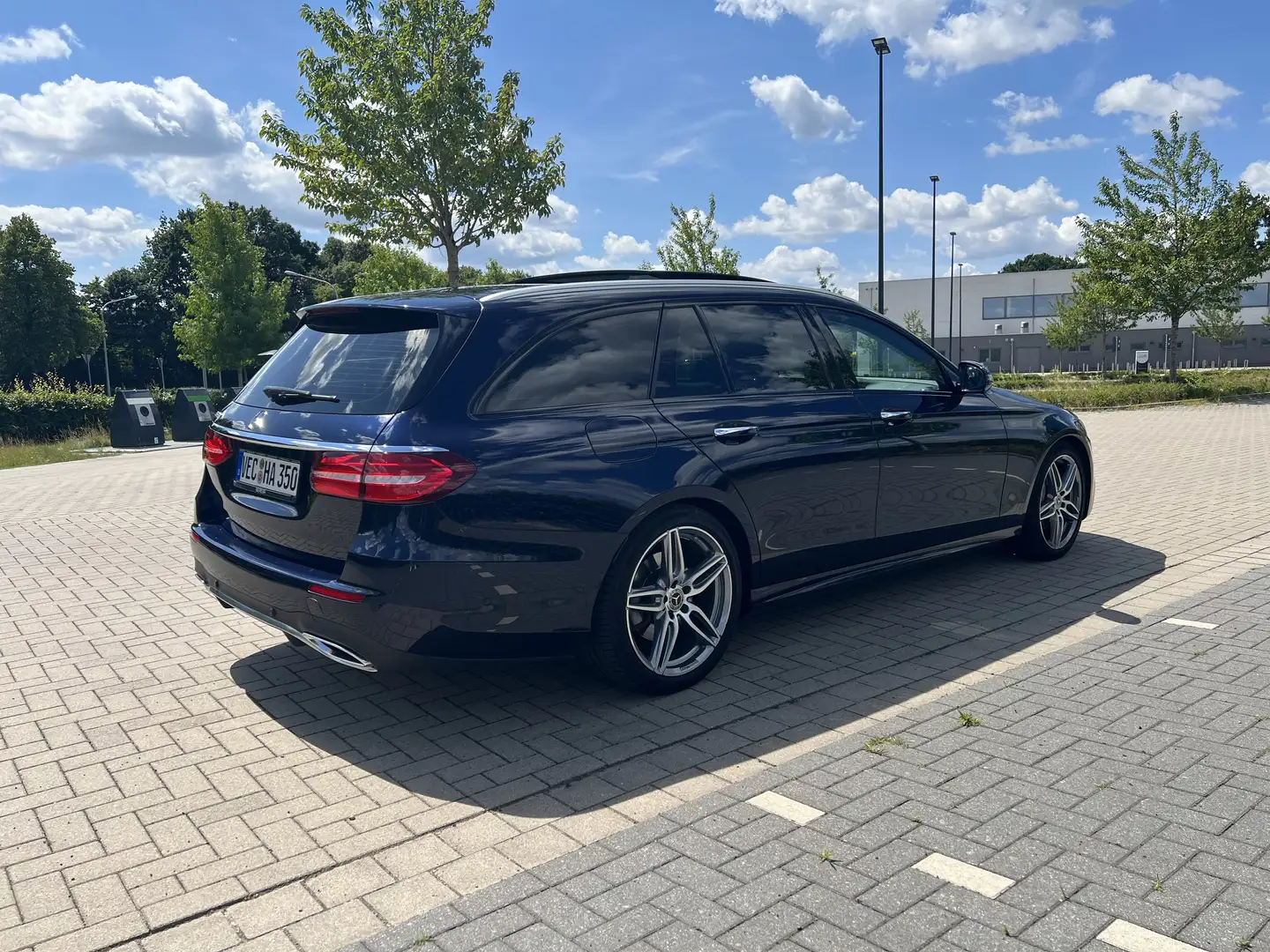 Mercedes-Benz E 350 E 350 d (213.233) AMG Optik/ 360 Grad Kamera Blau - 2