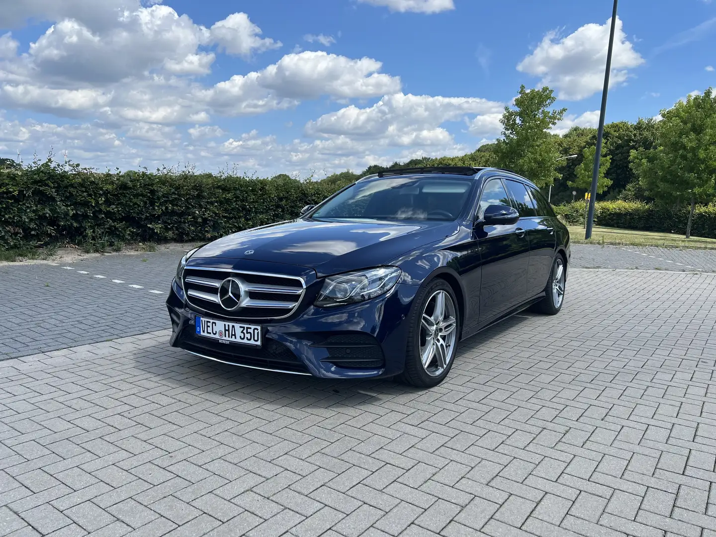 Mercedes-Benz E 350 E 350 d (213.233) AMG Optik/ 360 Grad Kamera Blau - 1