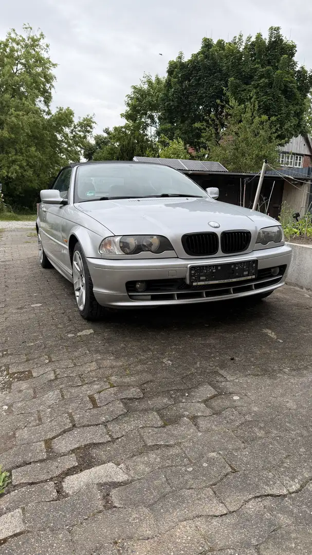 BMW 323 Cabrio E46 6 Cylinder - 1