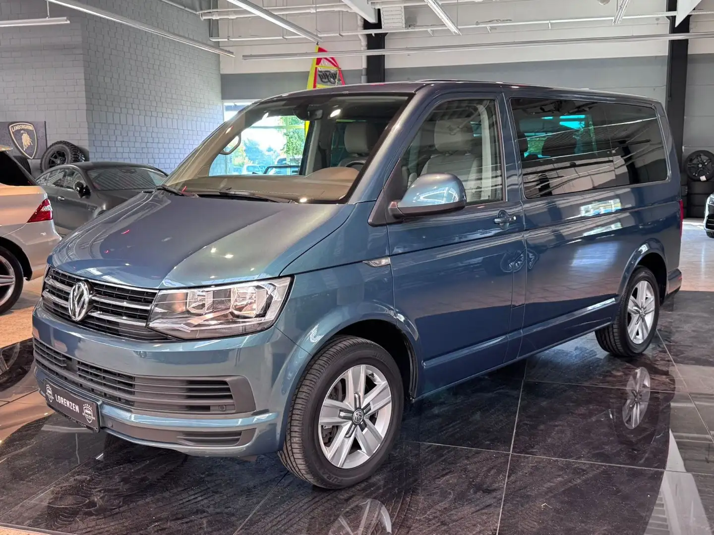 Volkswagen T6 Multivan DSG ACC Navi  AHK.2.HD Grün - 1
