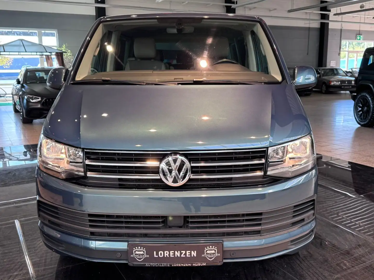 Volkswagen T6 Multivan DSG ACC Navi  AHK.2.HD Grün - 2