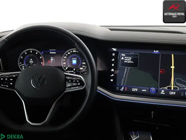 Volkswagen Touareg view 10