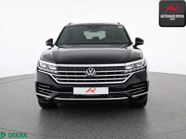 Volkswagen Touareg view 8