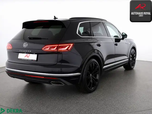 Volkswagen Touareg view 5