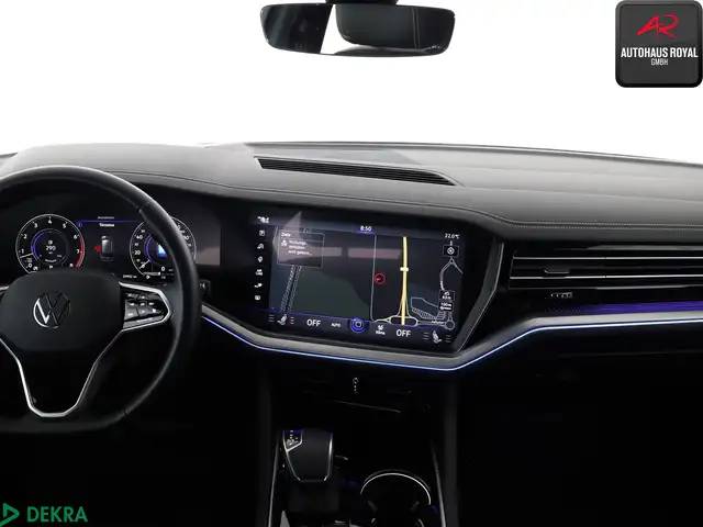 Volkswagen Touareg view 9