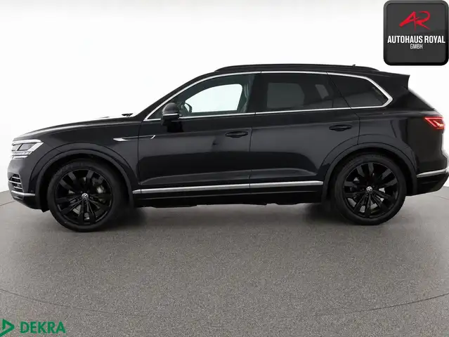 Volkswagen Touareg view 2