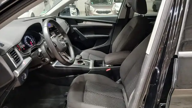 Audi Q5 view 9