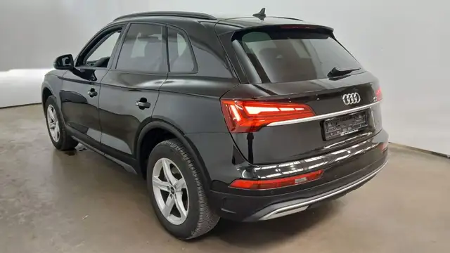 Audi Q5 view 3