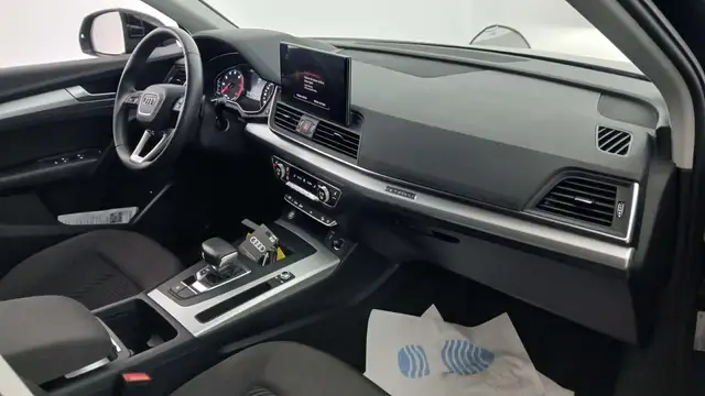 Audi Q5 view 10