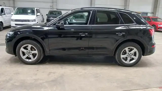 Audi Q5 view 5