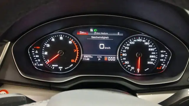 Audi Q5 view 12